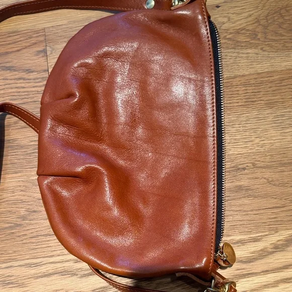 Elegant Brown Leather Shoulder Bag - Picture 5 of 6